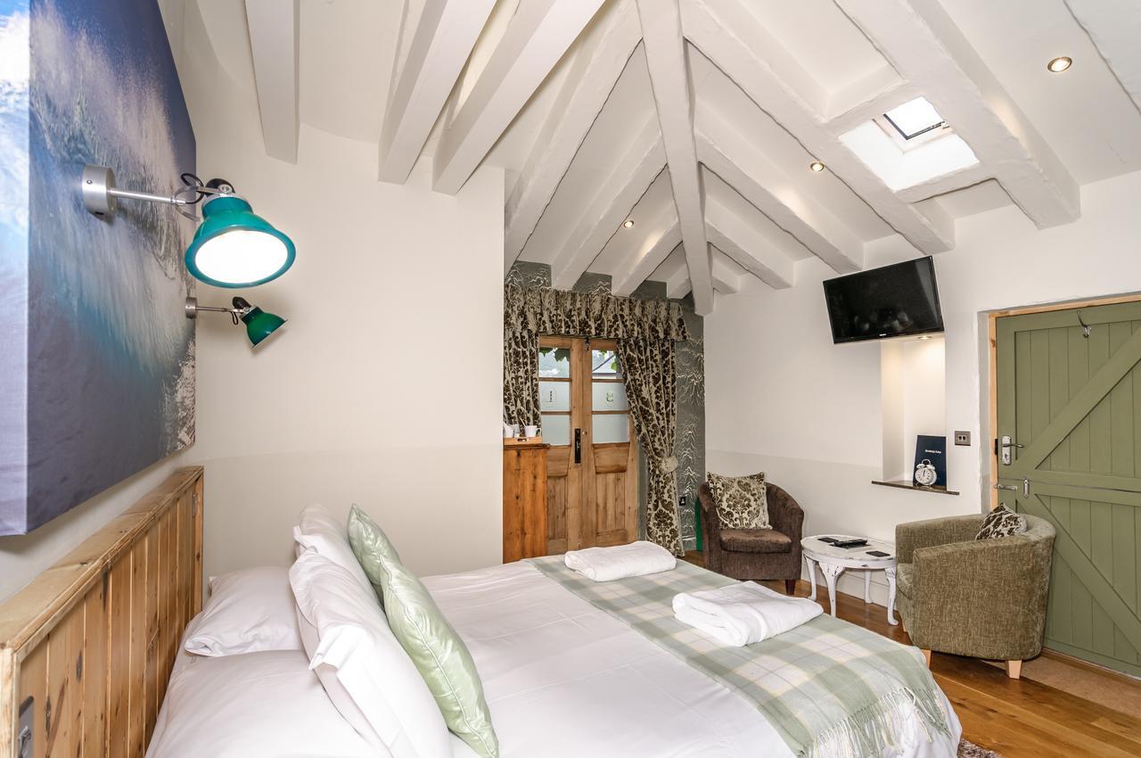 แบรดลีห์ ลอดจ์ Bed & Breakfast เซนต์ออสเทลล์ ภายนอก รูปภาพ