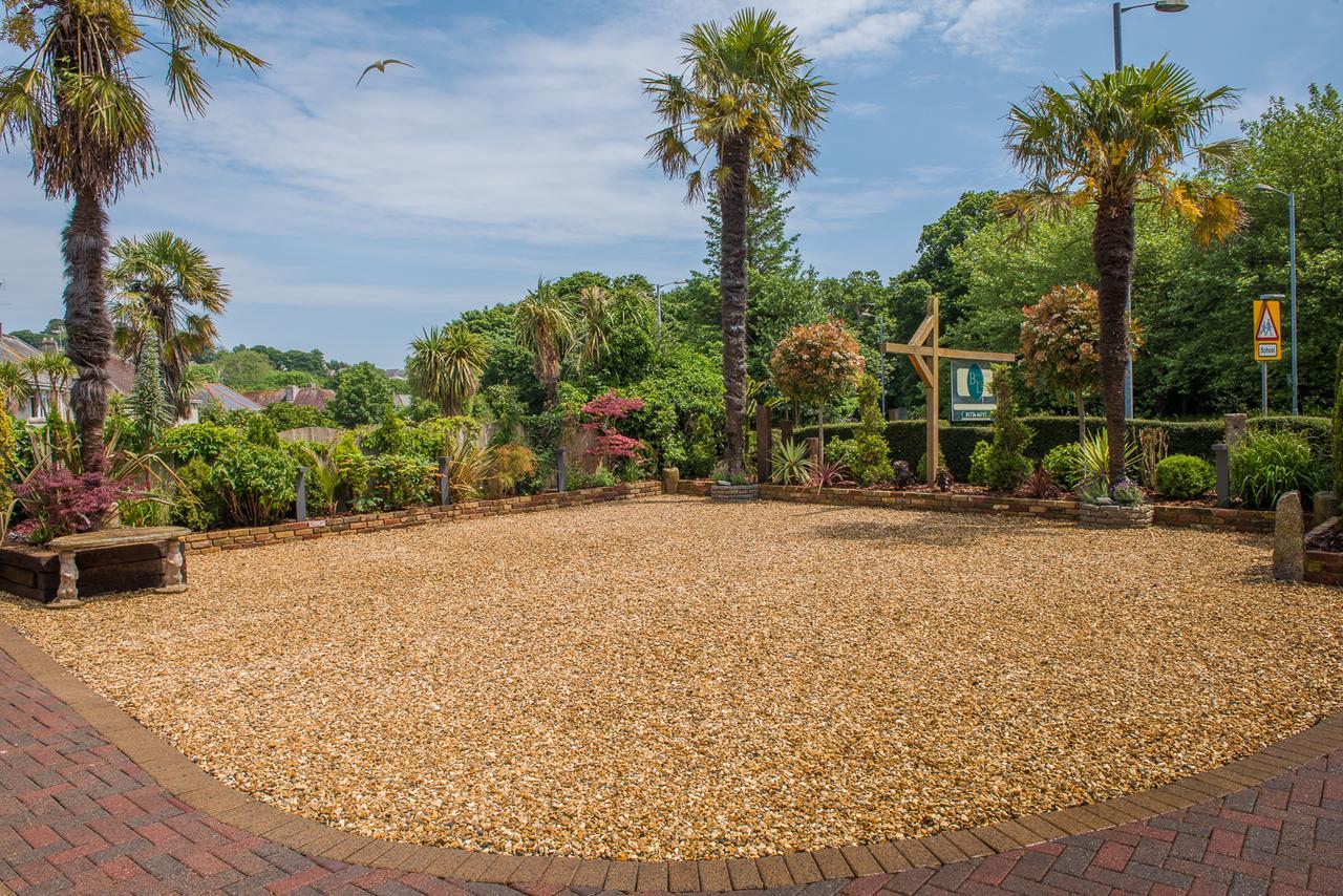 แบรดลีห์ ลอดจ์ Bed & Breakfast เซนต์ออสเทลล์ ภายนอก รูปภาพ