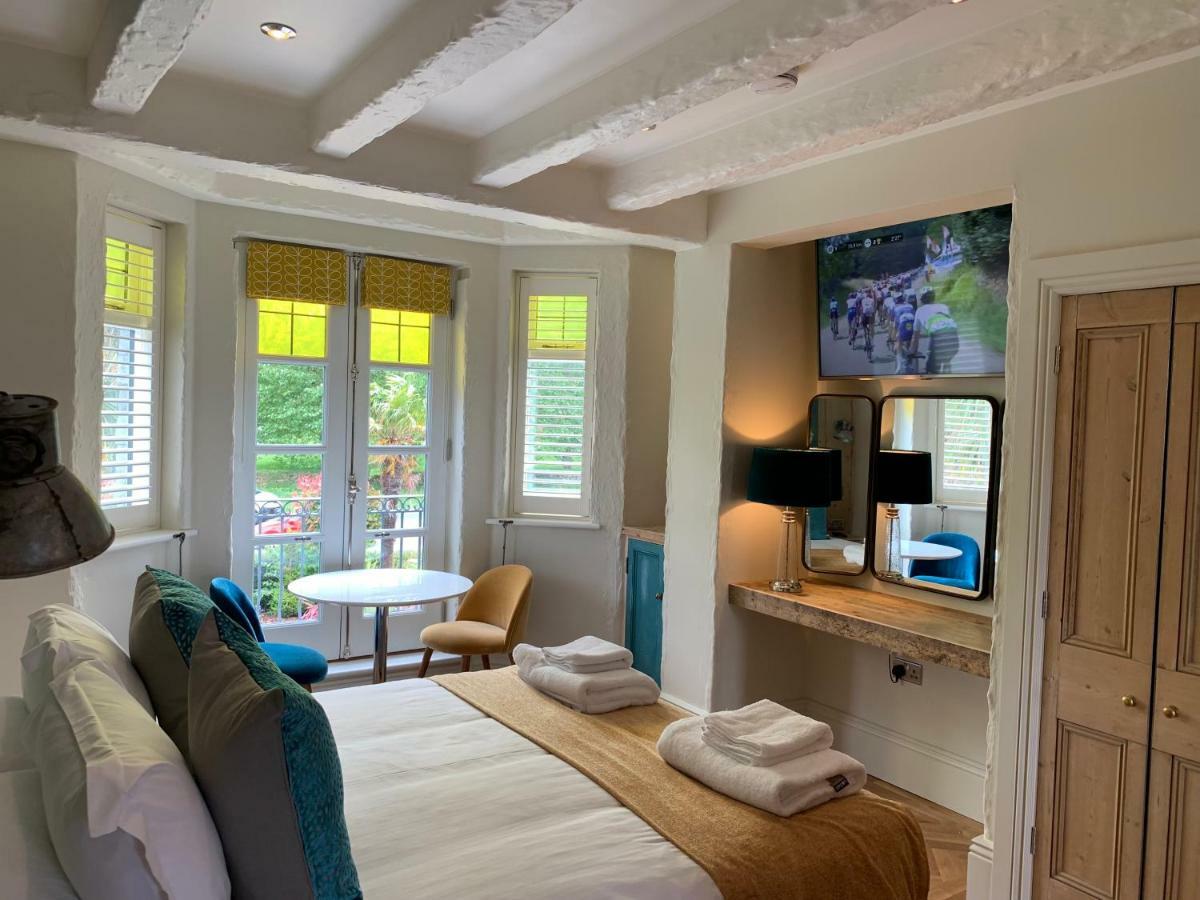 แบรดลีห์ ลอดจ์ Bed & Breakfast เซนต์ออสเทลล์ ภายนอก รูปภาพ